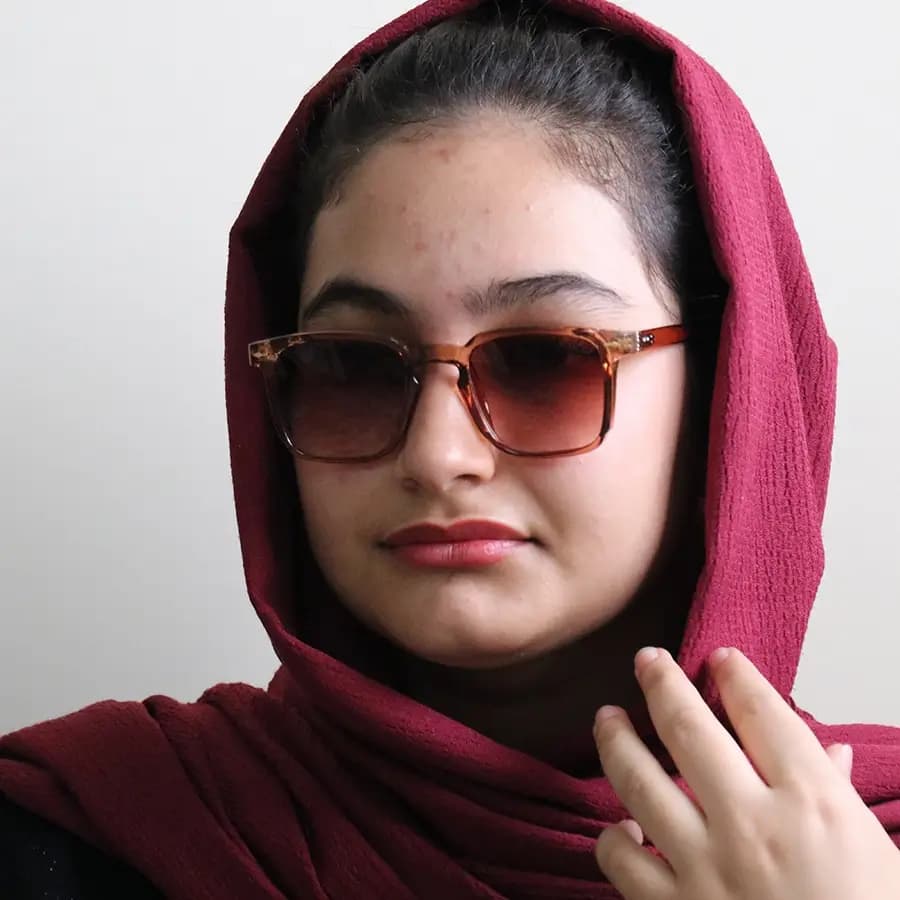 عینک آفتابی Moscot با فریم مربعی شکل، رنگ قهوه‌ای براق و عدسی قهوه‌ای سایه روشن مدل 6019 — تصویر ۲