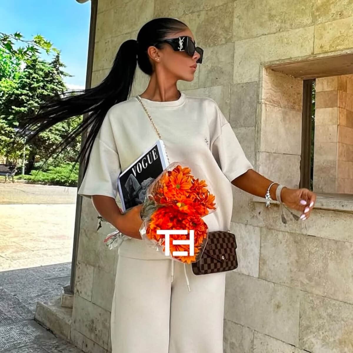 عینک آفتابی فانتزی YSL با فریم عسلی براق، شکل چشم گربهای، اور سایز و دسته پهن و لنز قهوهای تیره مدل 6001 — تصویر ۸
