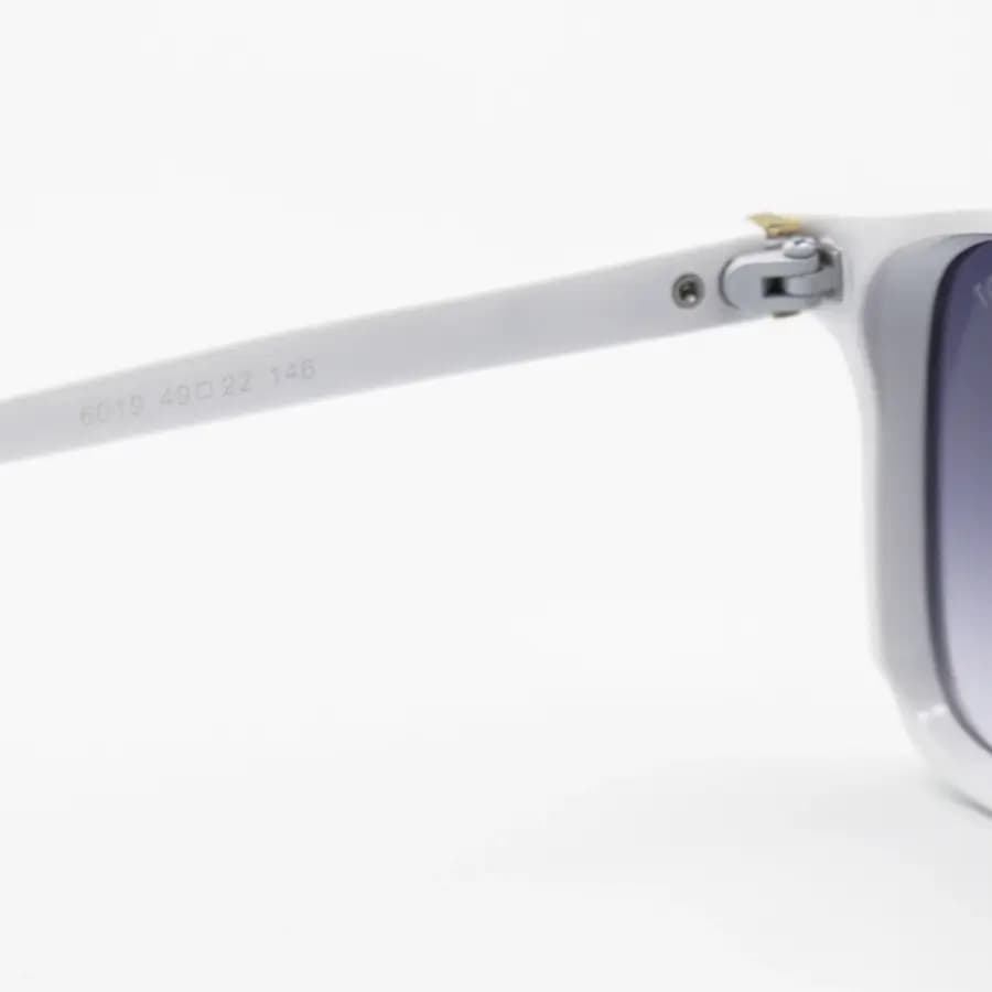 عینک آفتابی Moscot با فریم مربعی شکل، رنگ سفید براق و لنز دودی سایه روشن مدل 6019 — تصویر ۷