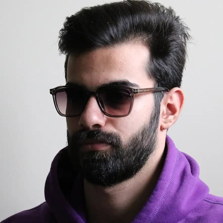 عینک آفتابی Tom Ford با فریم رنگ سفید براق، مربعی شکل و لنز دودی سایه روشن مدل 2809 — تصویر ۲