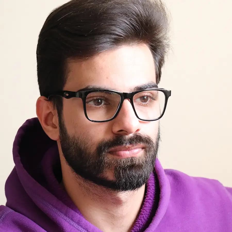عینک مطالعه نزدیک بین نمره +1.50 با فریم ویفرر، رنگ قهوه‌ای و دسته فنر (بهمراه قاب و دستمال) مدل B22-1 — تصویر ۸