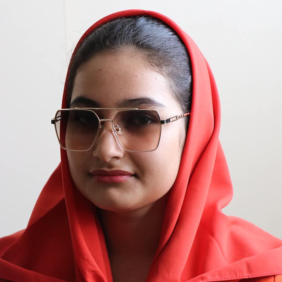 عینک آفتابی زنانه کارتیه با فریم طلایی رنگ، شکل مربعی، از جنس فلزی و لنز دو رنگ هایلایت مدل 23071 — تصویر ۲