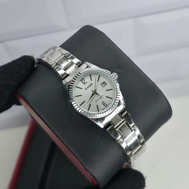 ساعت ست مردانه-زنانه کاسیو مدل CASIO-MTP-1183 – بند نقره ای صفحه نقره ای — تصویر ۴