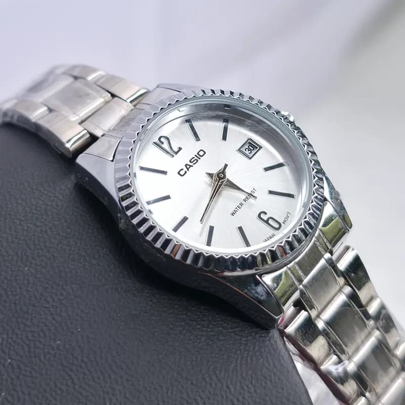 ساعت ست مردانه-زنانه کاسیو مدل CASIO-MTP-1183 – بند نقره ای صفحه نقره ای — تصویر ۷
