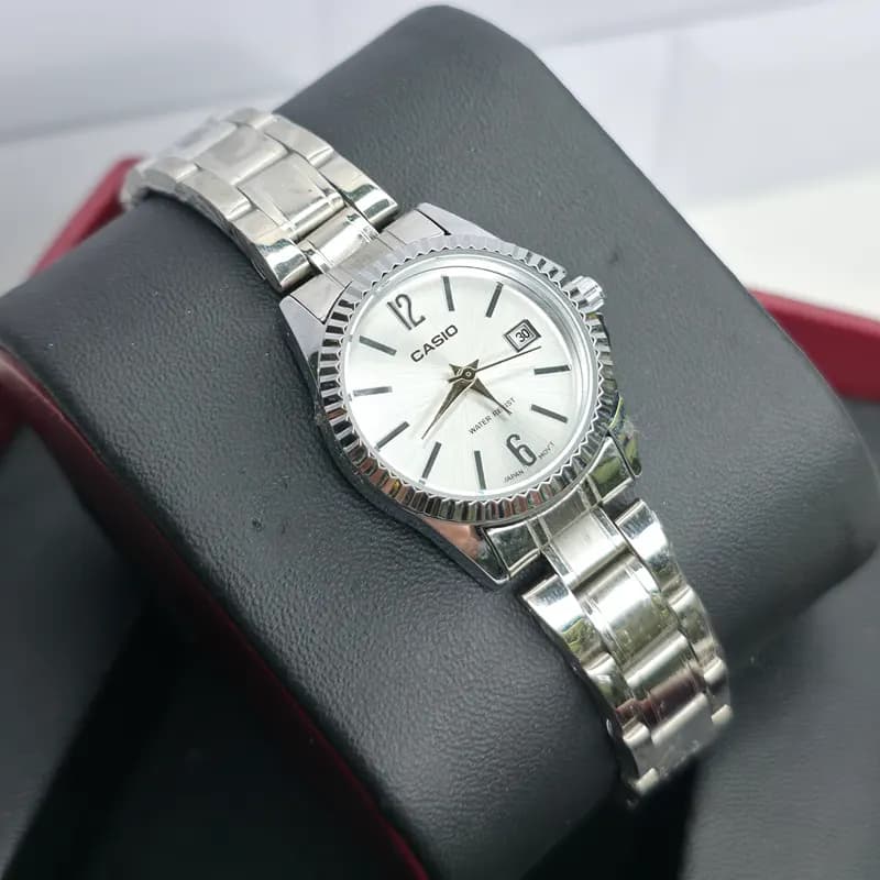 ساعت ست مردانه-زنانه کاسیو مدل CASIO-MTP-1183 – بند نقره ای صفحه نقره ای — تصویر ۳