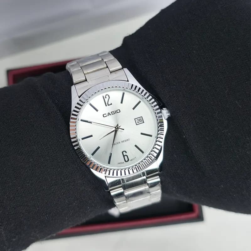 ساعت مردانه کاسیو مدل CASIO-MTP-1183 – بند نقره ای صفحه نقره ای — تصویر ۴