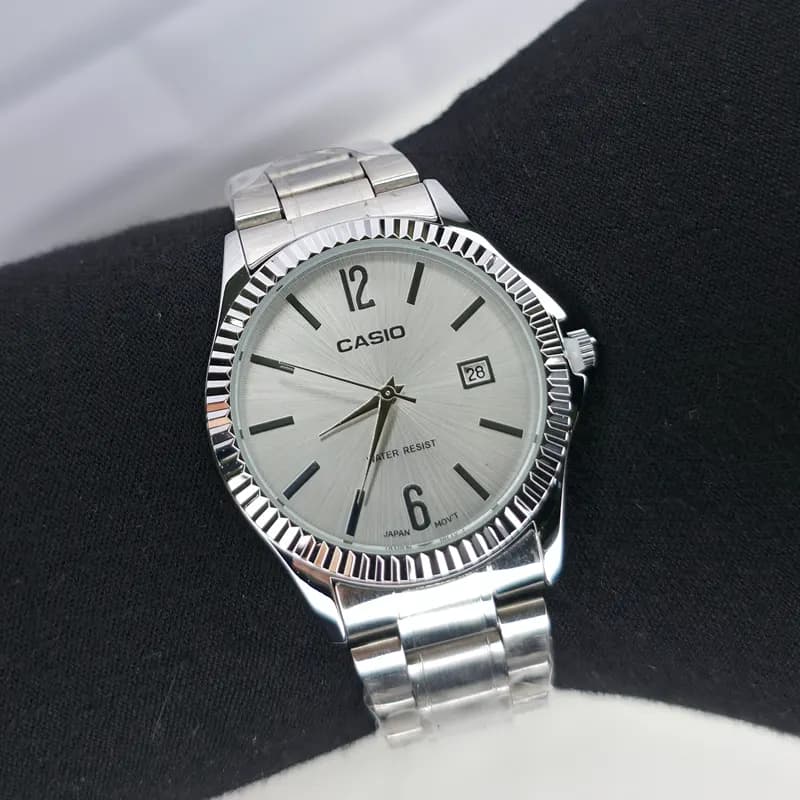 ساعت مردانه کاسیو مدل CASIO-MTP-1183 – بند نقره ای صفحه نقره ای — تصویر ۳