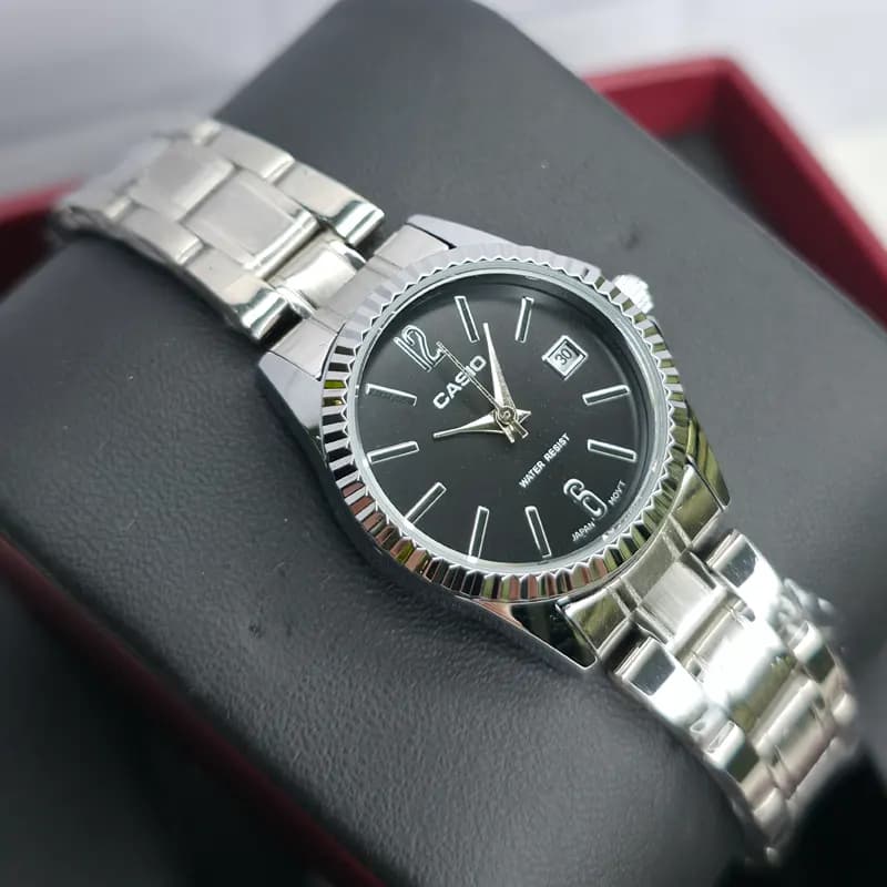 ساعت زنانه کاسیو مدل CASIO-MTP-1183 – بند نقره ای صفحه مشکی — تصویر ۲