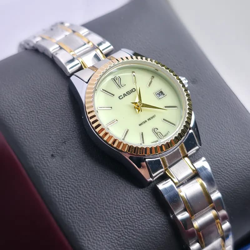 ساعت زنانه کاسیو مدل CASIO-MTP-1183 – بند نقره ای صفحه فسفری — تصویر ۲