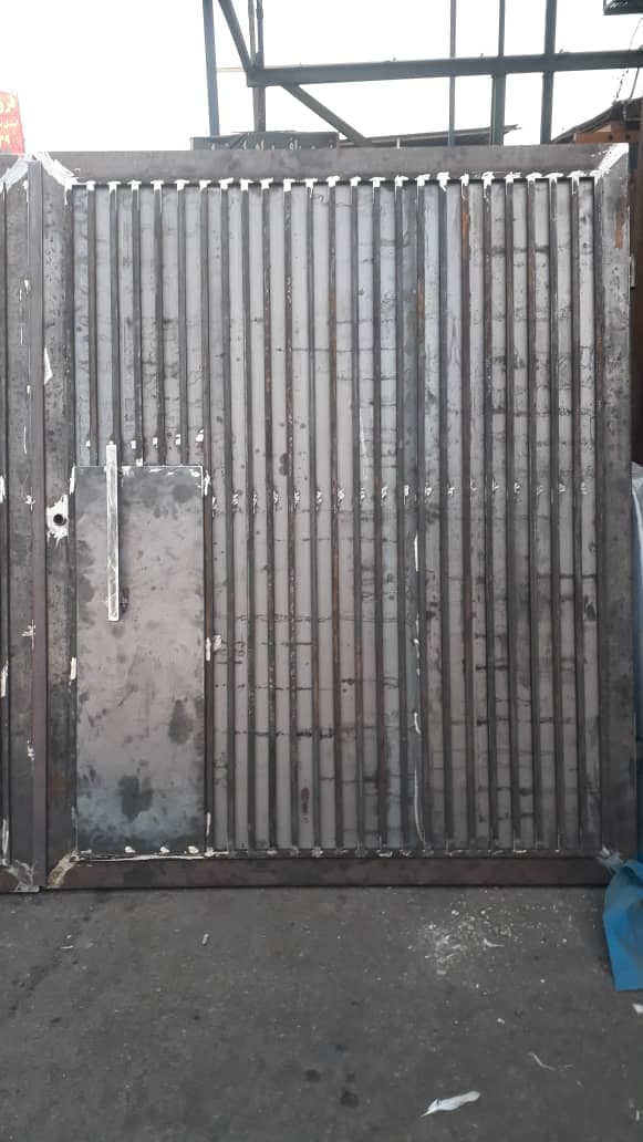 درب پارکینگ ساده و شیک – کد 40020 — تصویر ۲