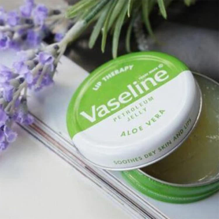 بالم لب Vaseline مدل Lip Therapy Aloe Vera — تصویر ۴