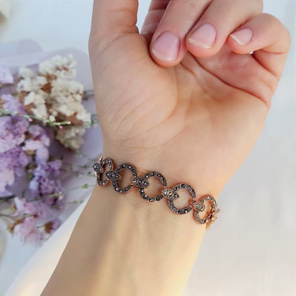 دستبند کادویی دخترانه شیک مسی طرح نعلی کد JW520 — تصویر ۲