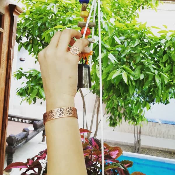 دستبند زنانه طرح گل لوتوس کد JW123 — تصویر ۴