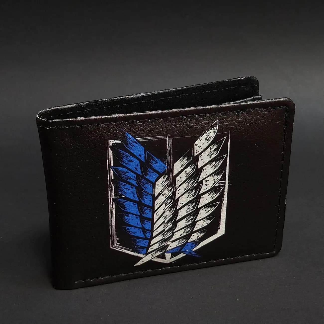 کیف پول چرم چاپی Attack on Titan Wings of Freedom | مدل بال‌های آزادی و سپاه شناسایی اتک آن تایتان با طراحی انیمه‌ای خاص