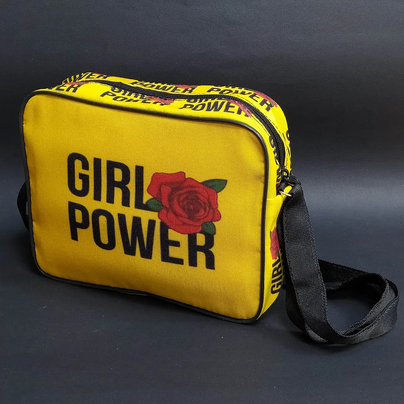 کیف دوشی چاپی برزنت Girl Power | طرح گل رز و تایپوگرافی زرد با استایل فانتزی و مدرن