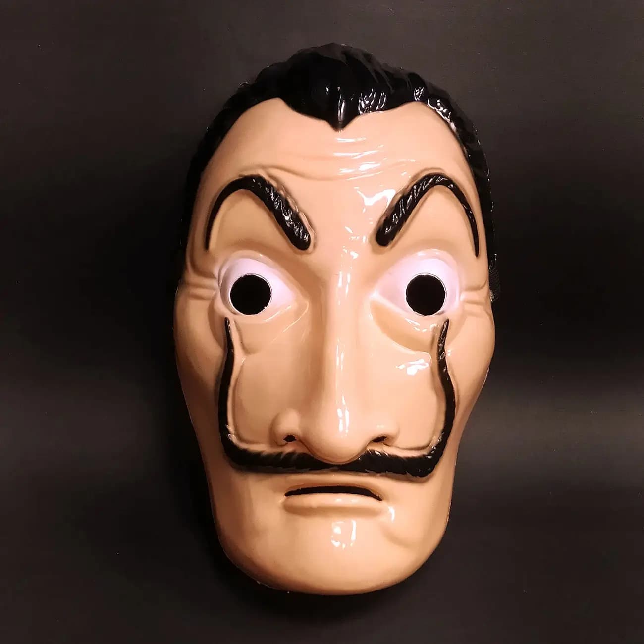 ماسک سالوادور دالی La Casa De Papel | ماسک سرقت پول خانه کاغذی با طراحی فانتزی و استایل‌های نمایشی