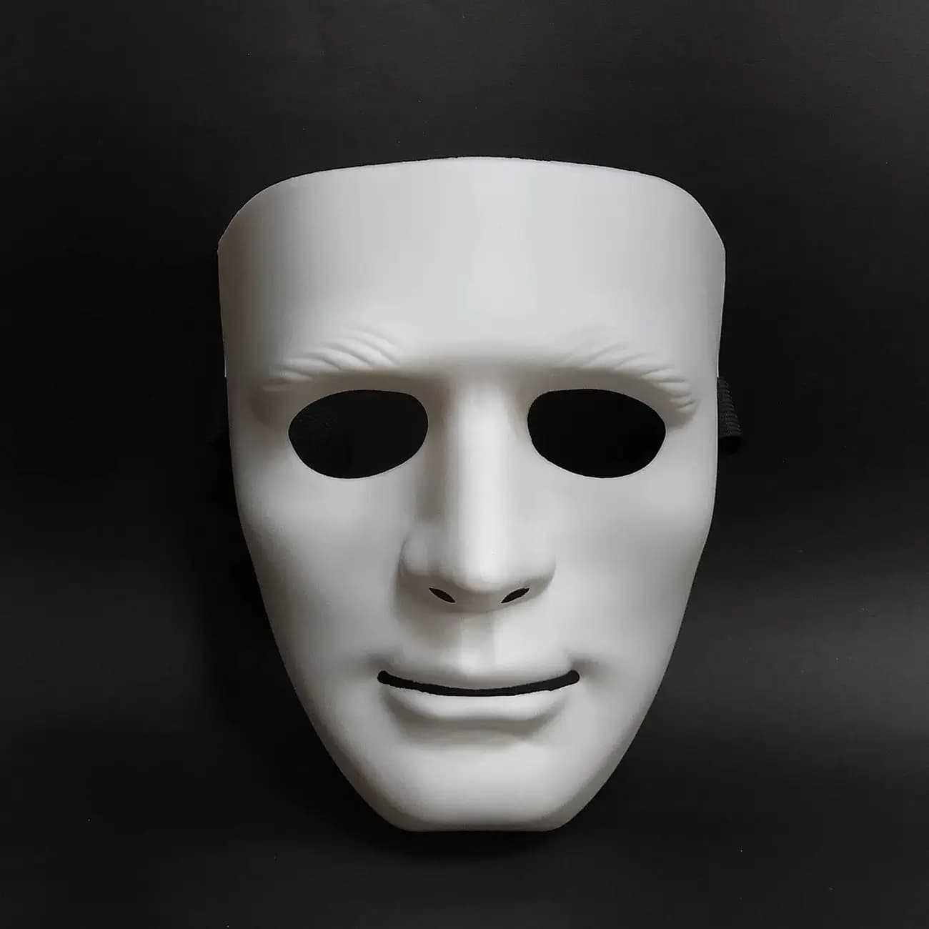 ماسک پوکر فیس Poker Face | ماسک فانتزی با طراحی مینیمال و ظاهر مرموز — تصویر ۴