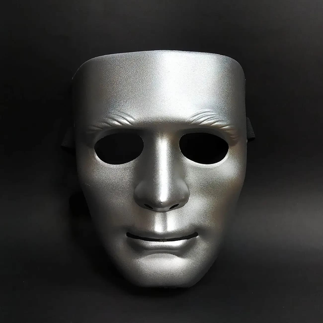 ماسک پوکر فیس Poker Face | ماسک فانتزی با طراحی مینیمال و ظاهر مرموز — تصویر ۳