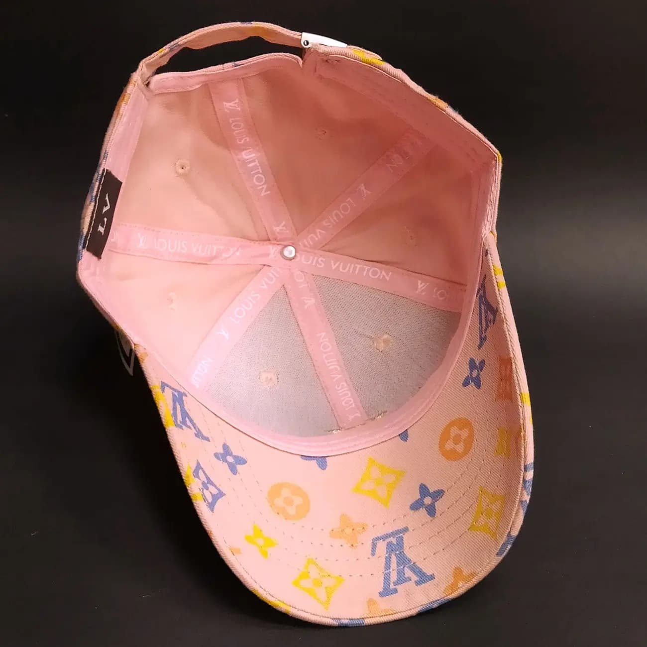 کلاه بیسبالی کتان چاپی Louis Vuitton طرح LV | کلاه کپ فشن با طراحی مونوگرام — تصویر ۵