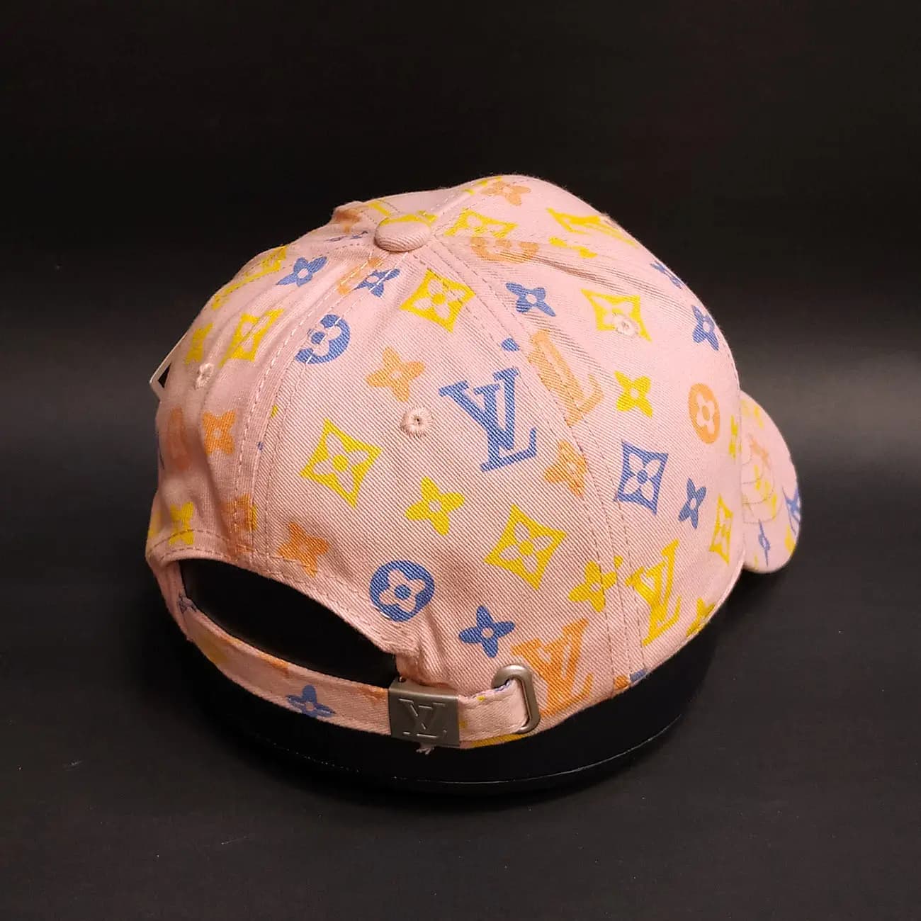 کلاه بیسبالی کتان چاپی Louis Vuitton طرح LV | کلاه کپ فشن با طراحی مونوگرام — تصویر ۴