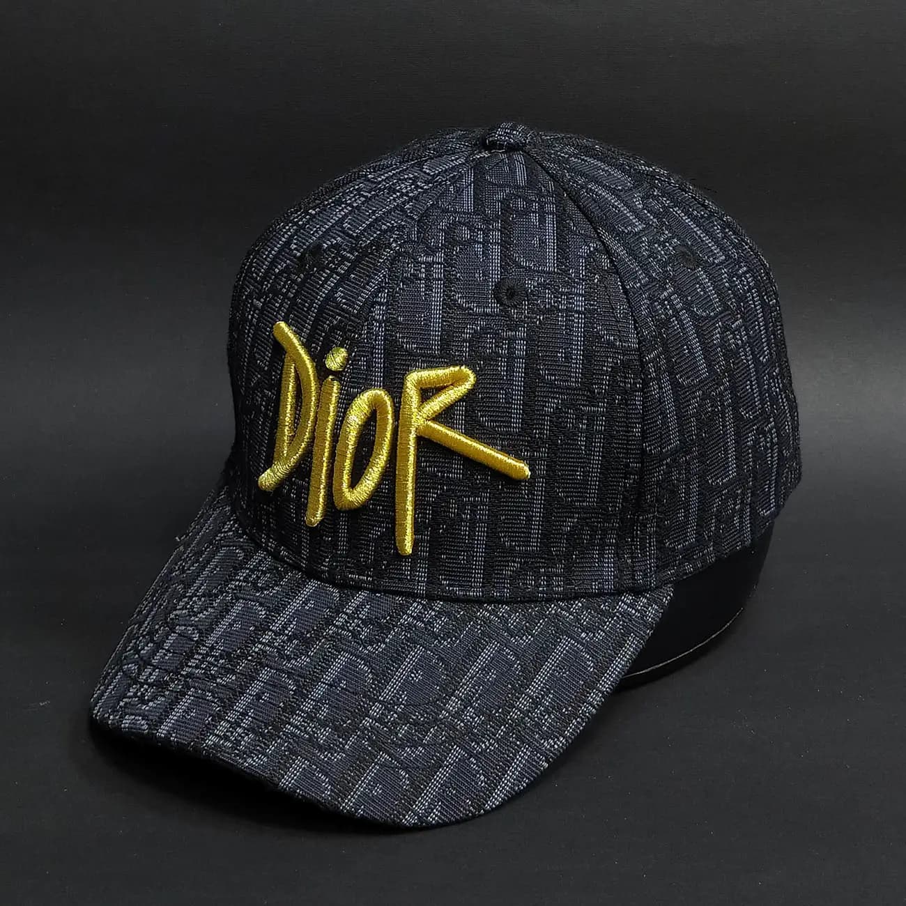 کلاه بیسبالی اورجینال مونوگرام گرافیتی DIOR | کلاه لوکس ژاکارد با گلدوزی برجسته و استایل لاکچری و مدرن — تصویر ۴