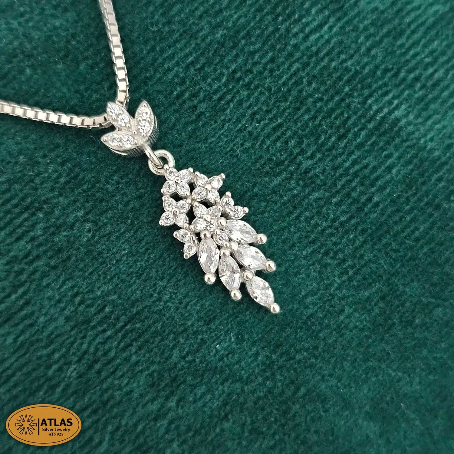 نیم ست نقره جواهری زنانه با نگین های برلیان و مارکیز 4.8 گرمی نقره اصل 925 — تصویر ۲