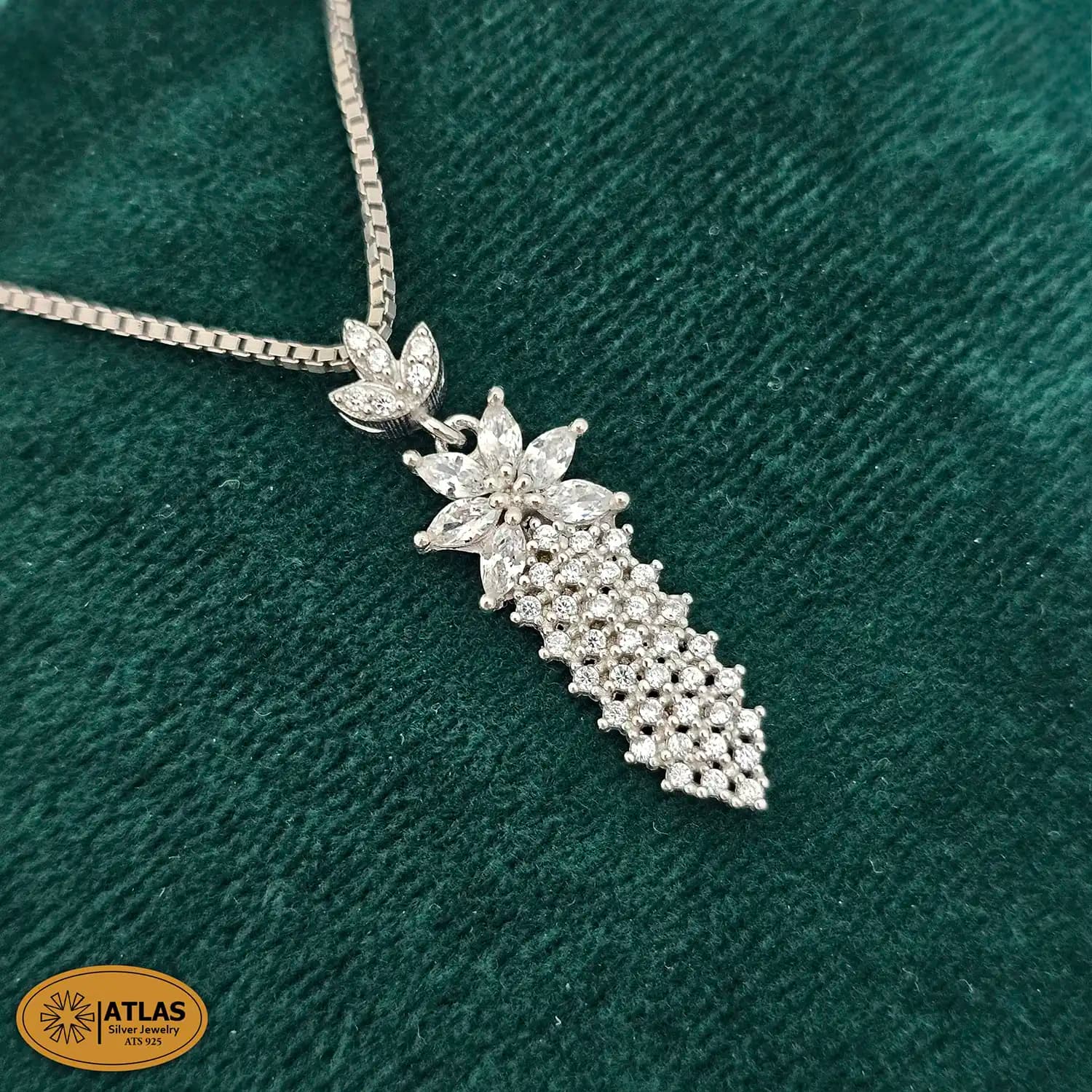 نیم ست نقره جواهری زنانه با نگین های برلیان و مارکیز 6.9 گرمی نقره اصل 925 — تصویر ۲
