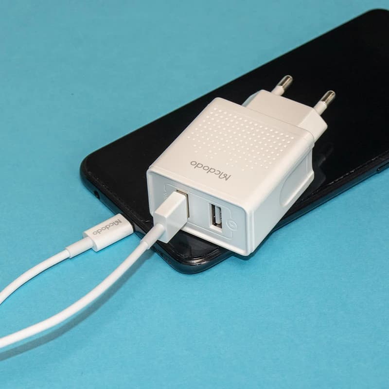 شارژر دیواری مک دودو مدل CH-3972 توان 12 وات به همراه کابل USB-C — تصویر ۲