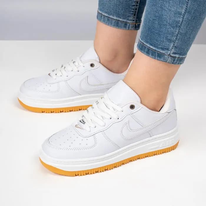 کتونی اسپرت زنانه مدل نایک ایرفورس Nike رنگ سفید کد 51217 — تصویر ۲