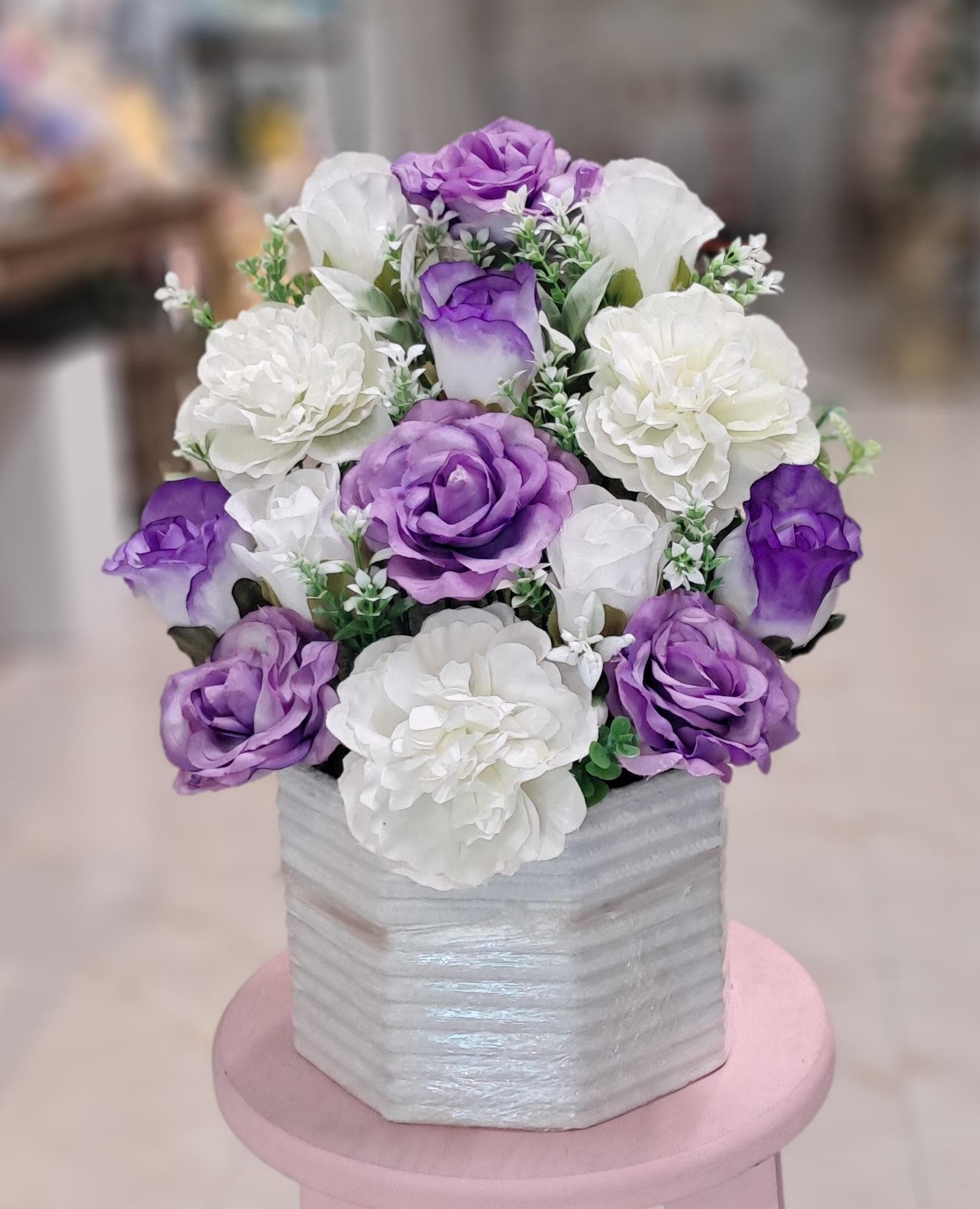 باکس گل مصنوعی سفید بنفش کد 1010981