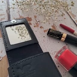 کیف لوازم آرایش کوچیک چرم طبیعی دستدوز — تصویر ۴