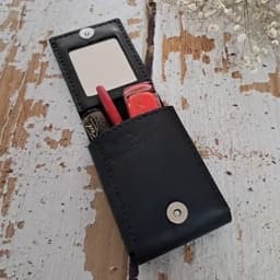 کیف لوازم آرایش کوچیک چرم طبیعی دستدوز — تصویر ۵