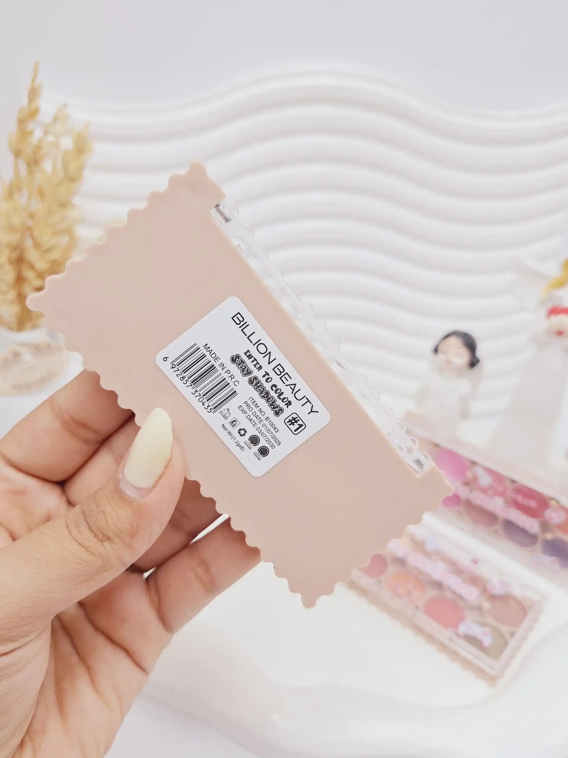 پالت سایه چشم 10 رنگ BILLION BEAUTY کد 0435 — تصویر ۷