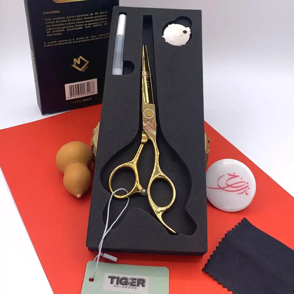 قیچی کوتاهی مو تایگر TIGER مدل گلکسی طلایی و دستساز (همراه با روغن) — تصویر ۲