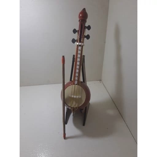 ساز کمانچه مینیاتوری سایز کوچک متریال چوبی ابعاد ارتفاع 13سانت عرض 2ونیم