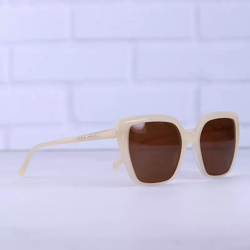 عینک آفتابی زنانه ووگ فریم کرم شیشه قهوه ای S 8592/2 — تصویر ۴
