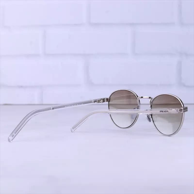 عینک آفتابی پرادا زنانه فریم گرد نقره ای PR B52S/1 — تصویر ۳