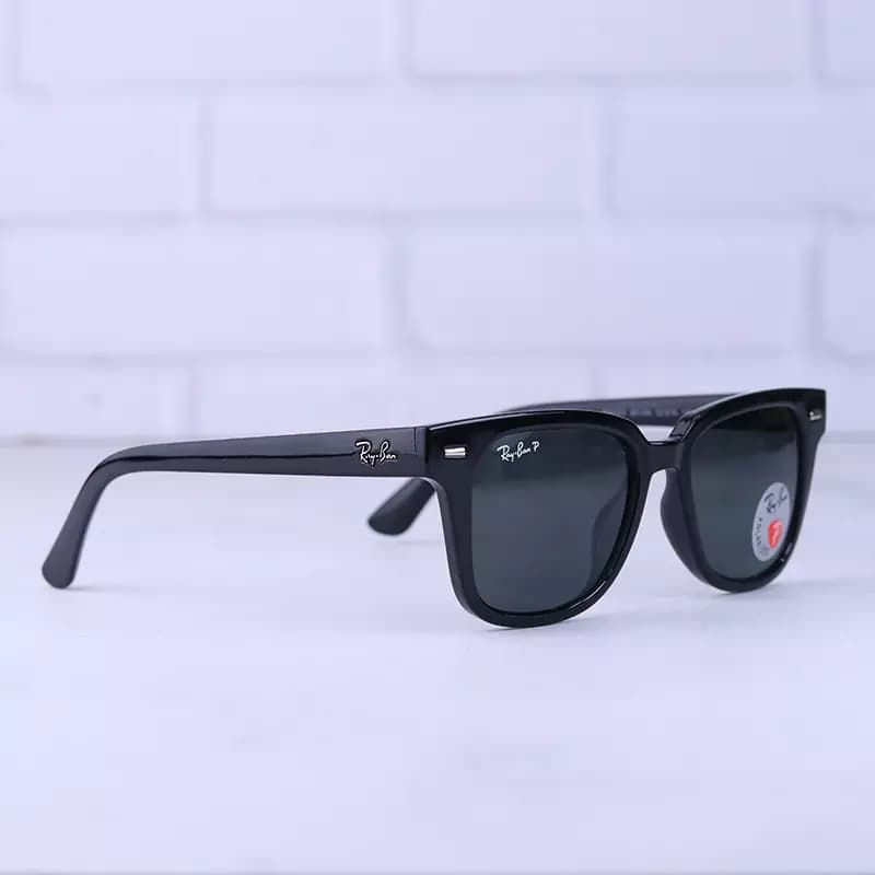 عینک آفتابی ری بن زنانه فریم ویفرر پلاریزه مشکی RB 4323/1 — تصویر ۴