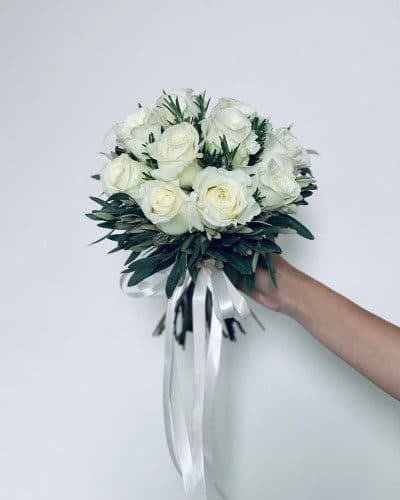 دسته گل عروس طبیعی در گلفروشی‌های آنلاین چگونه عرضه می‌شود؟
