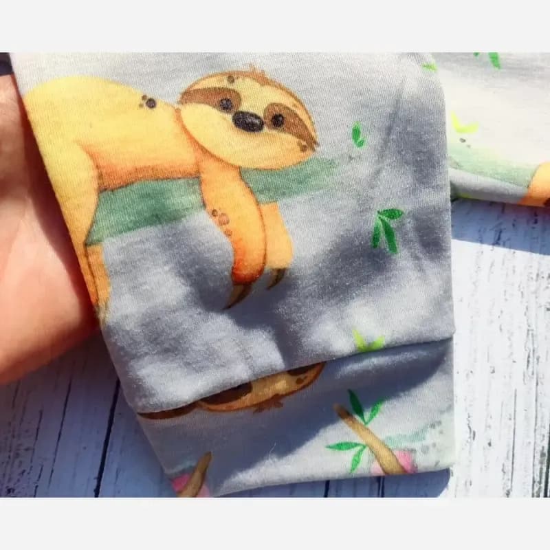 ست بلوز و شلوار راحتی بچگانه طرح کوالا جنس نخ و پنبه مناسب 3 تا 8 سال — تصویر ۹