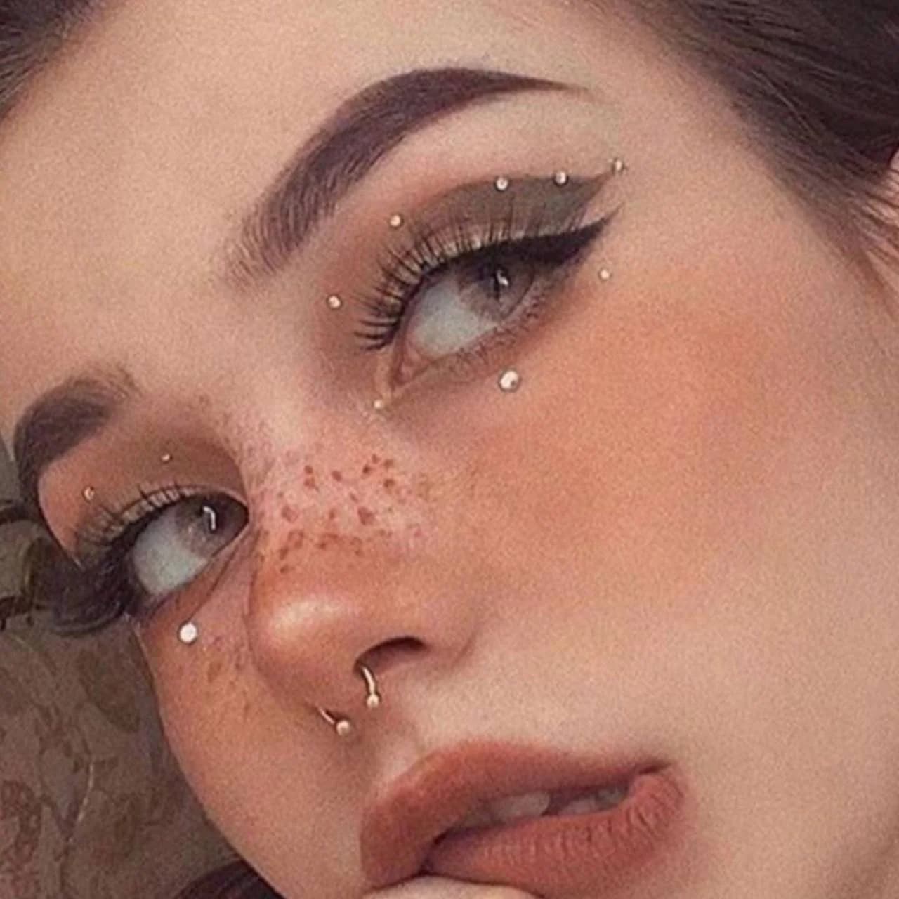 نگین ریز چسبی