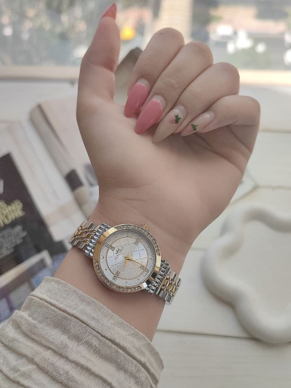 ساعت زنانه مارک الگانس موتور ژاپن جدید دور نگین دار رنگ ثابت بند استیل کیفیت عالی دارای رنگبندی کد 1923241