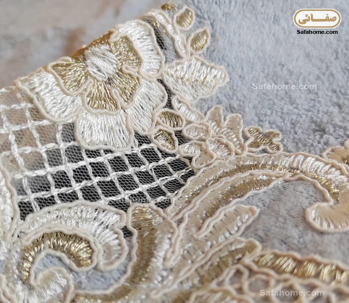 حوله دستی دانتل دار طرح کاملیا 50×90 سانتی متر — تصویر ۵