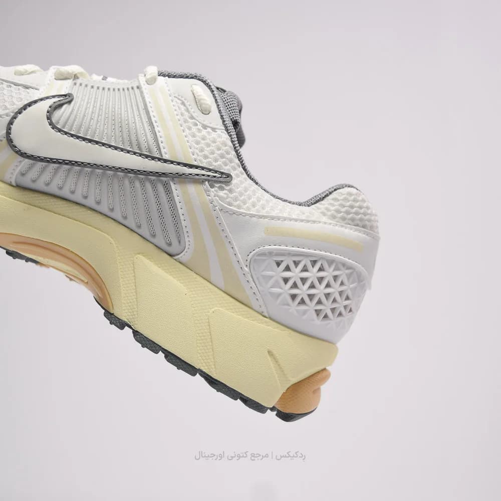 کتونی Nike مدل Zoom Vomero 5 – FJ2028-101 — تصویر ۴