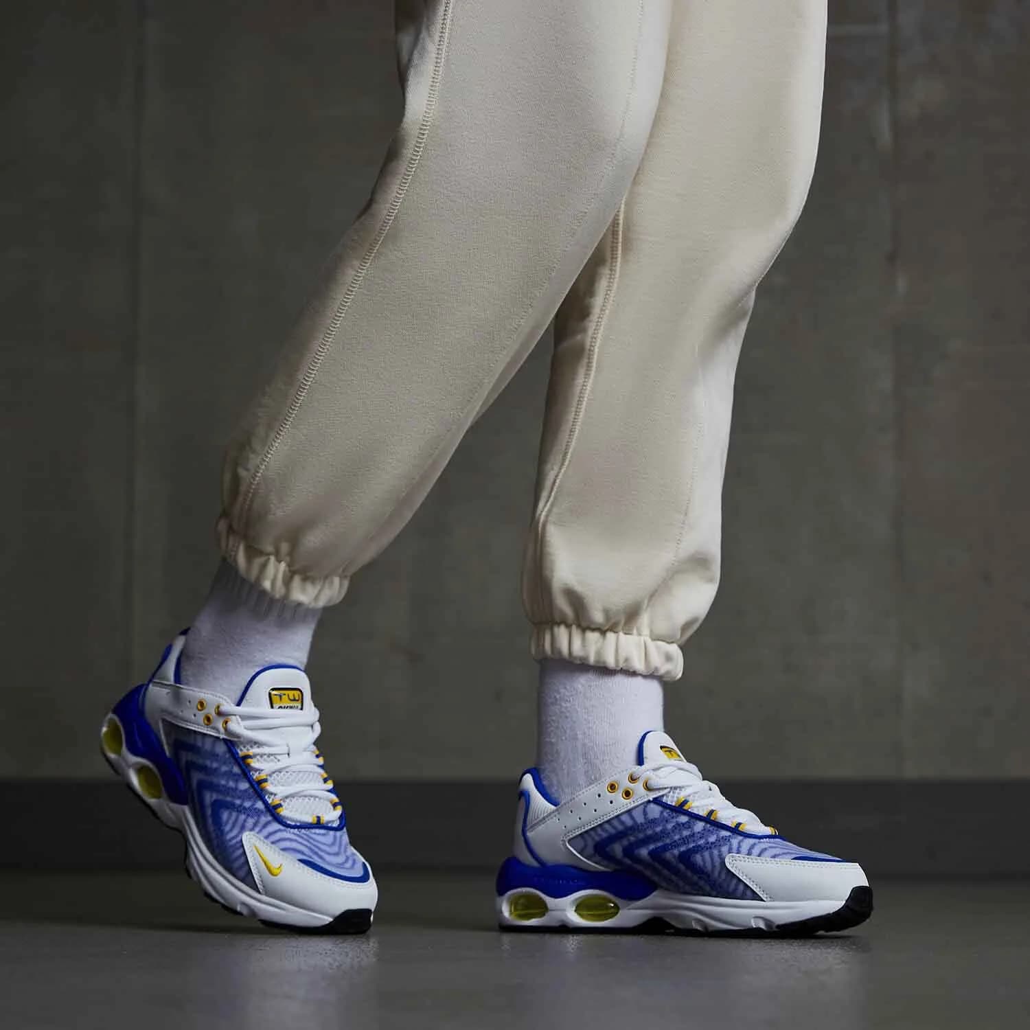 کتونی Nike مدل Air Max TW – DQ0296-100 — تصویر ۸