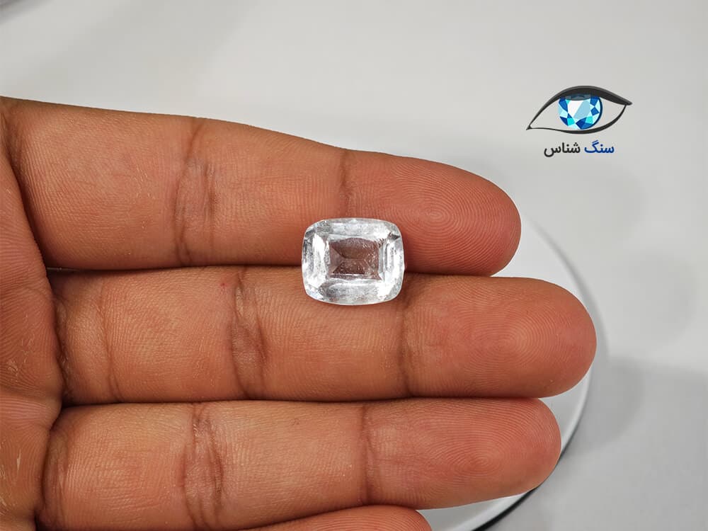 گوشنیت (بریل بی‌رنگ) طبیعی 7.2 قیراط — تصویر ۳
