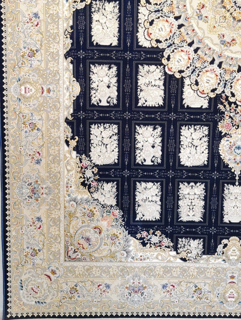 فرش ۱۵۰۰ شانه برجسته نقشه رادین زمینه سرمه ای — تصویر ۴