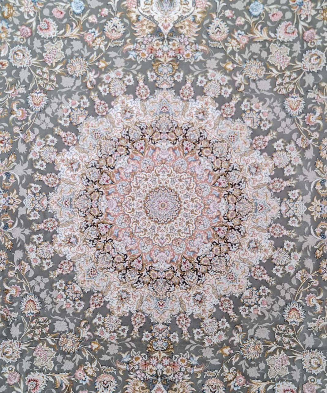 فرش ۱۵۰۰ شانه برجسته نقشه هما زمینه ذغالی — تصویر ۴
