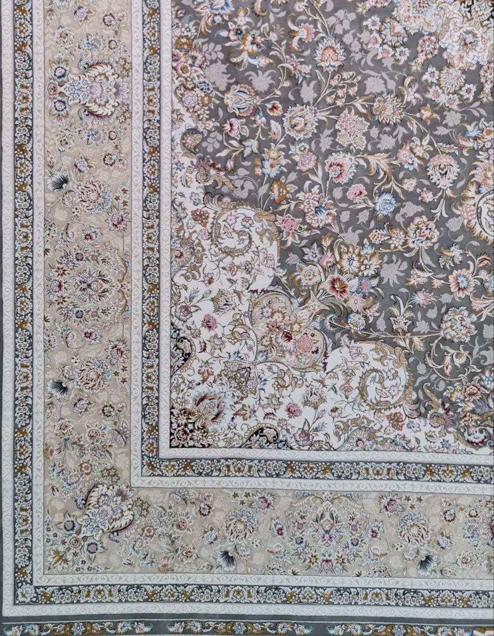 فرش ۱۵۰۰ شانه برجسته نقشه هما زمینه ذغالی — تصویر ۳