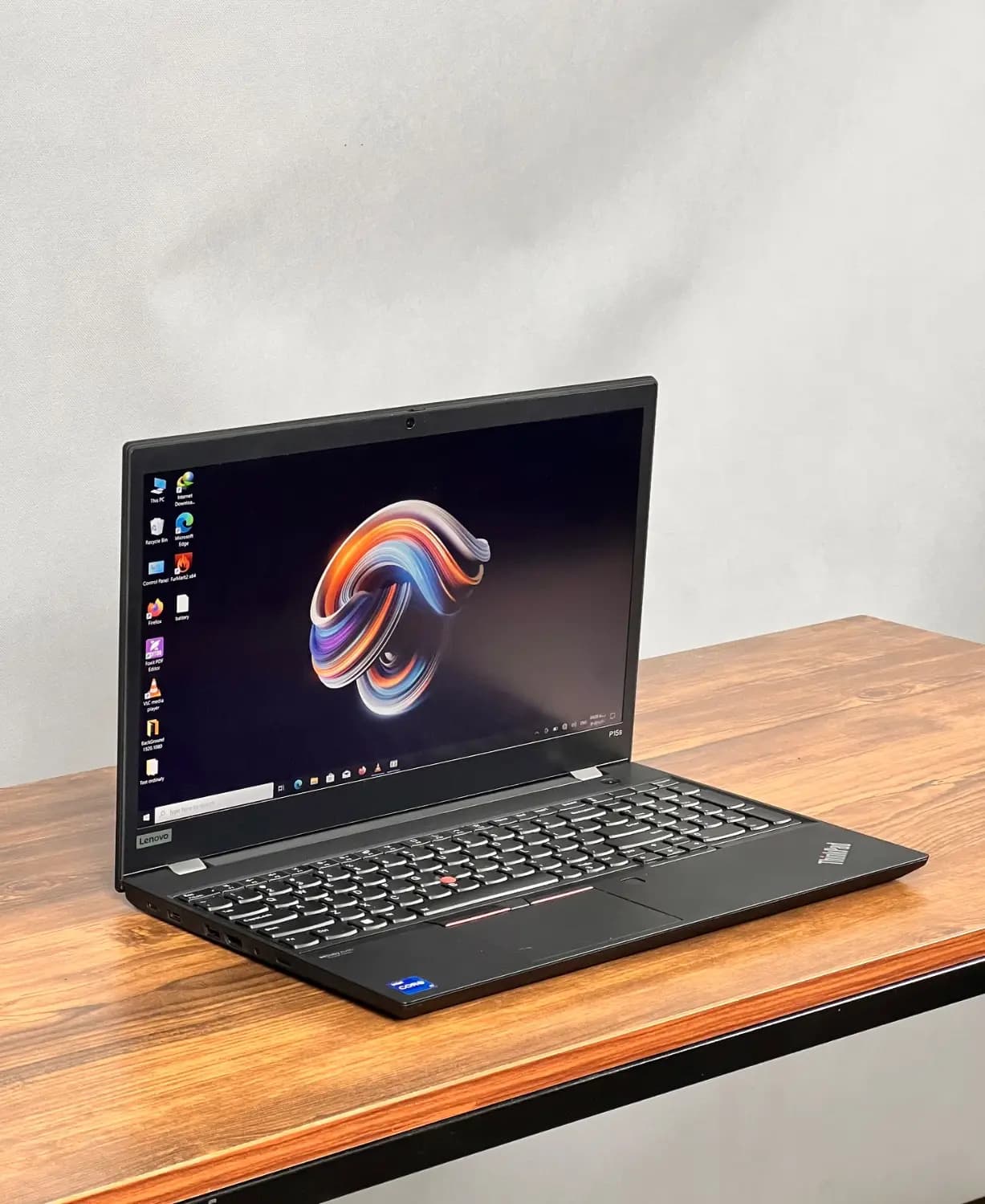 لپ تاپ Lenovo P15s — تصویر ۲